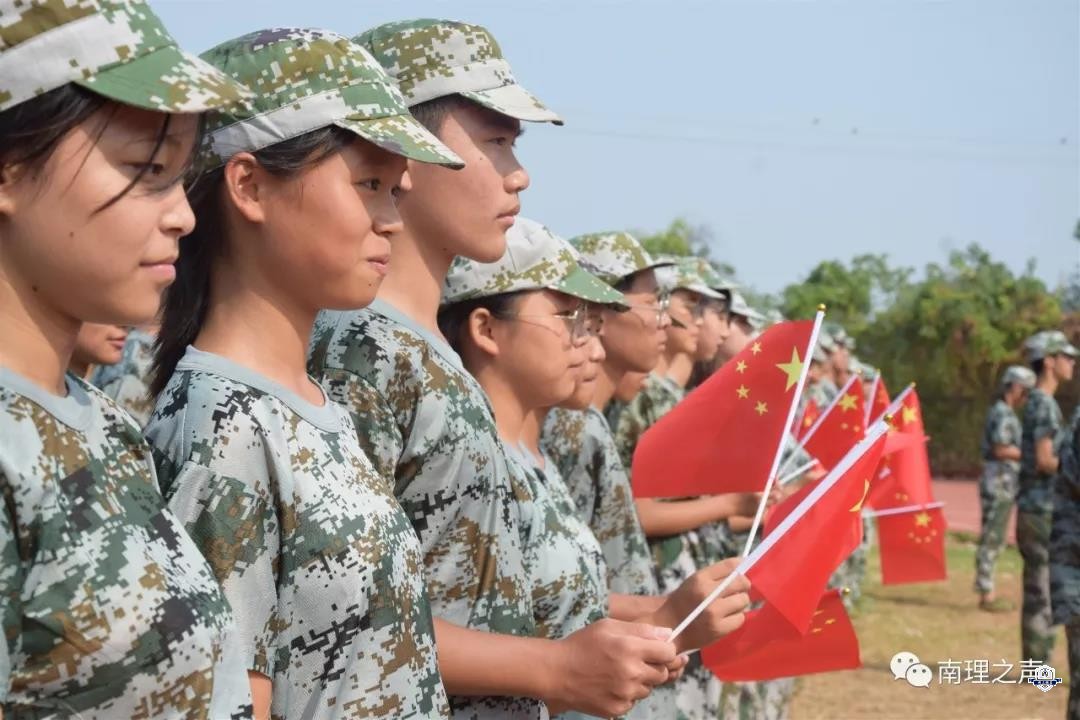 我校隆重举行“我和我的祖国，庆祝新中国成立70周年”2019级新生军训会操暨开学典礼(图13)